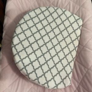 Pregnancy wedge pillow for side sleeping